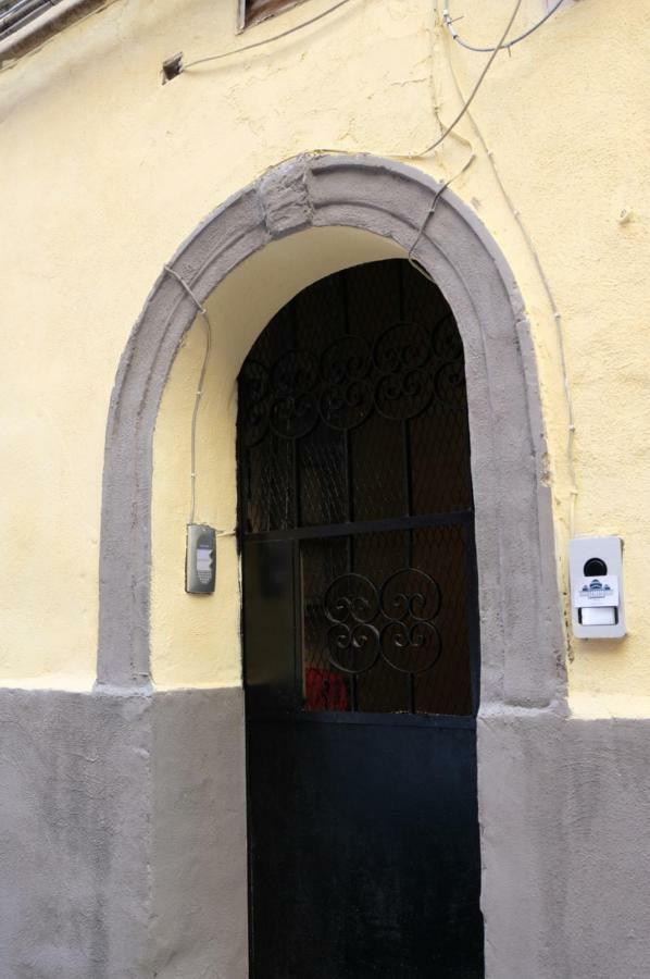 Il Posto Fisso Napoli Apartment Bagian luar foto